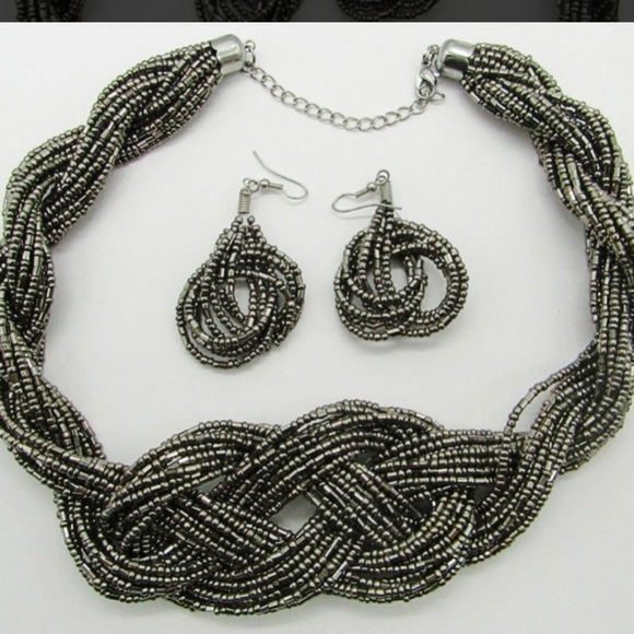 BLACK BEADED NECKLACE & EARRING SET - Picture 1 of 1